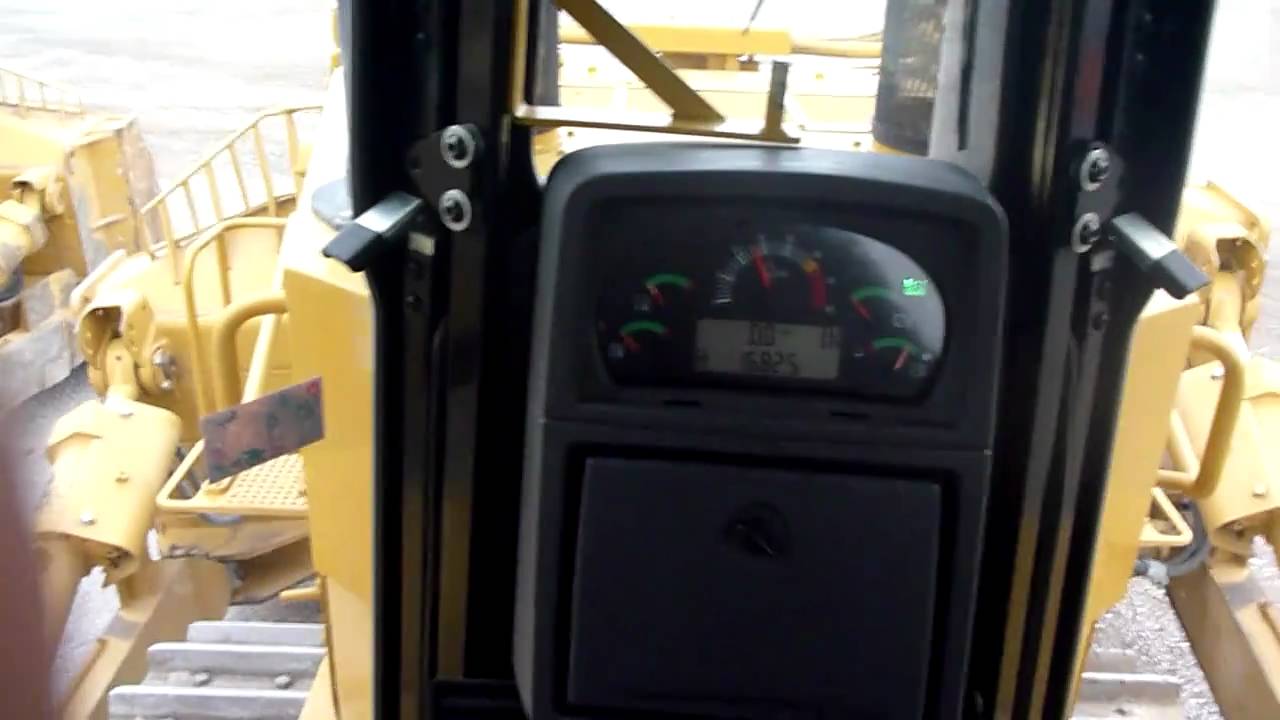 Вид кабины бульдозера Cat D10T