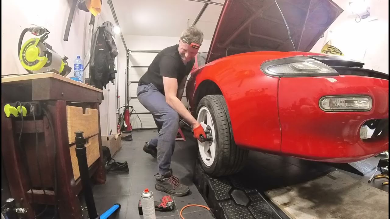 Celica V6 3vz-fe - fastest engine removal ever! ;) part 1