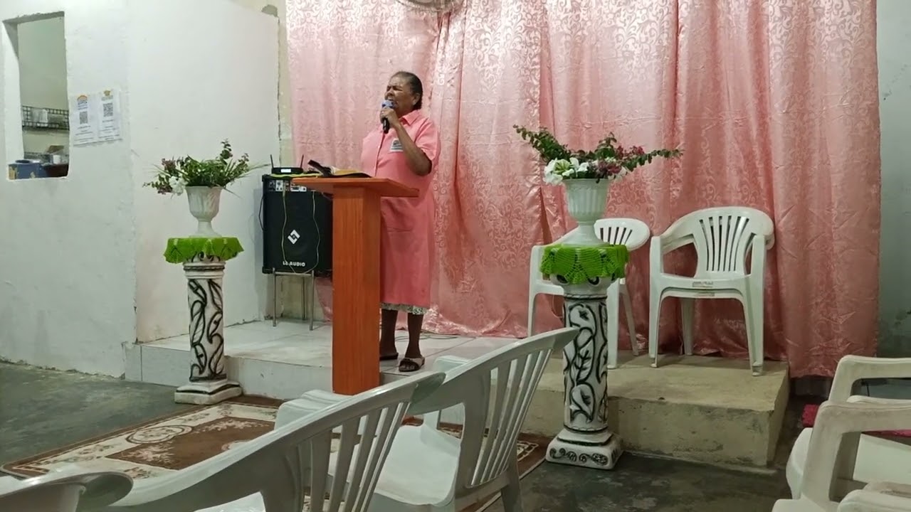 Irmã Bel, membro da IPDA Chã do Pilar há 42 anos, louvando a Deus!