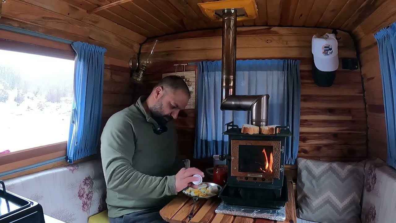 ŞİDDETLİ YAĞMURDA ZORLU - KARAVAN KAMPI