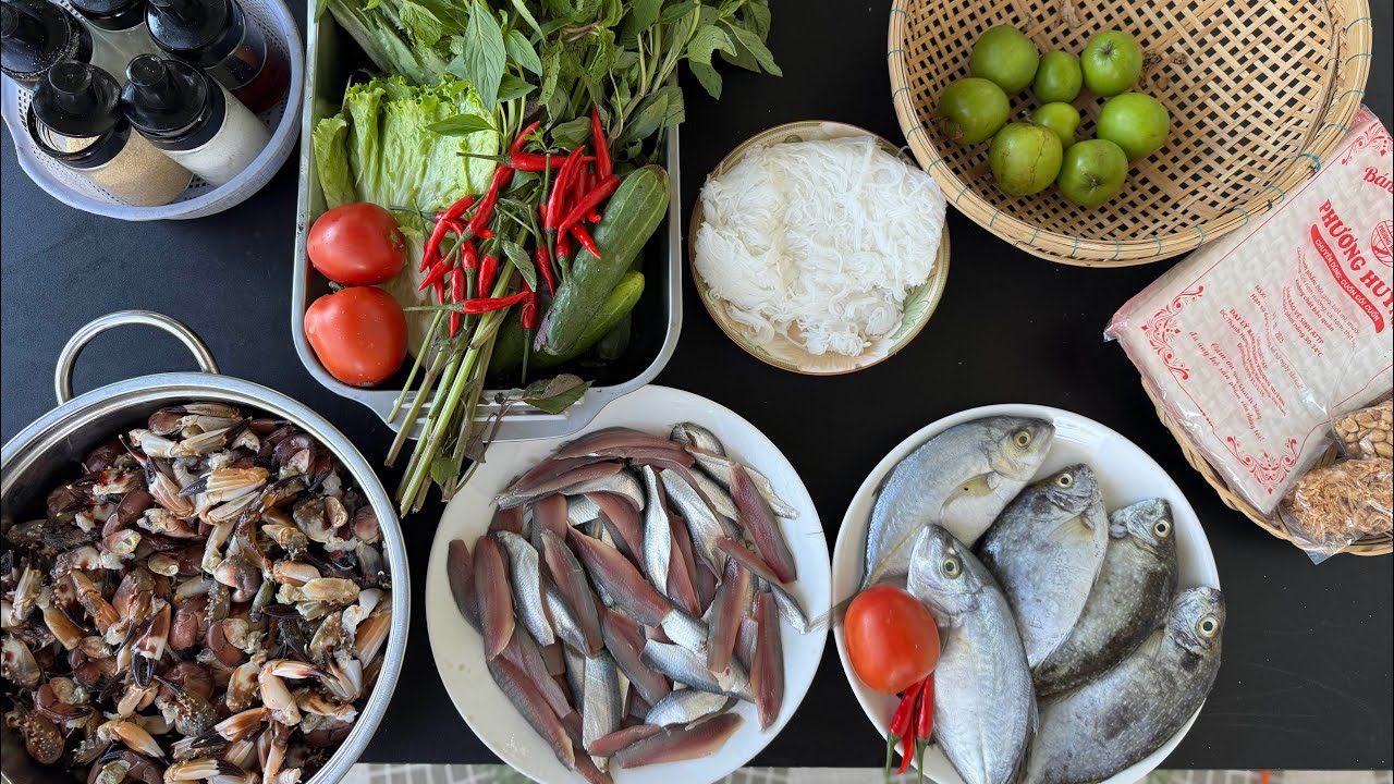 Đặc sản Phú Quốc : gỏi cá trích + càng cua biển xào me + súp