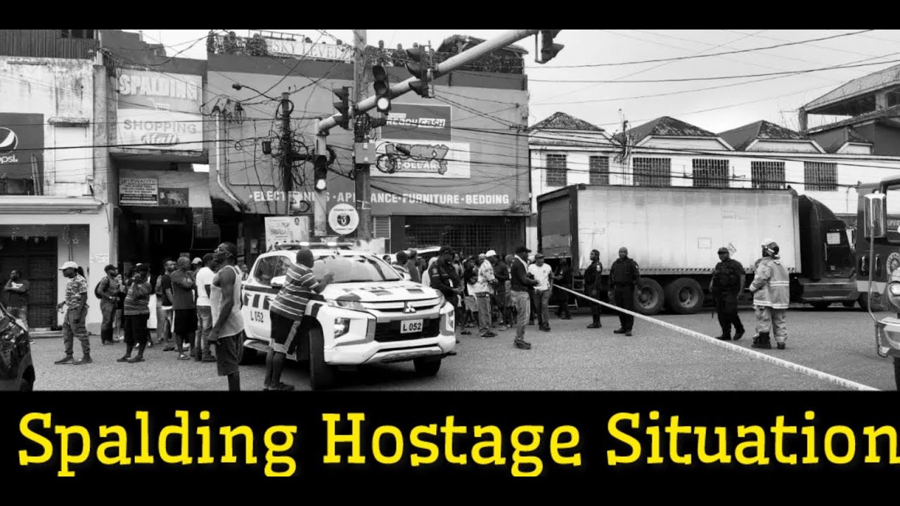 HOSTAGE SITUATION IN SPALDINGS ROBBERS WENT LIVE ? JAMAICA IS UPSIDE DOWN - BOLO V&R CLIPS