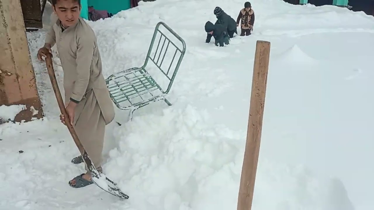 مانسہرہ  میں پہلی بار اتنی زیادہ برف ہوئی ہے 