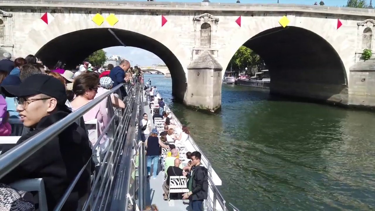 PARIS BATEAUX MOUCHE