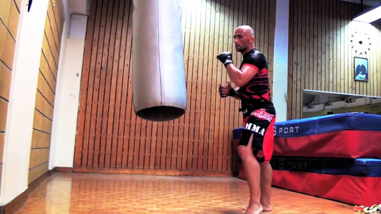 Mawashi geri et jambe d'appui