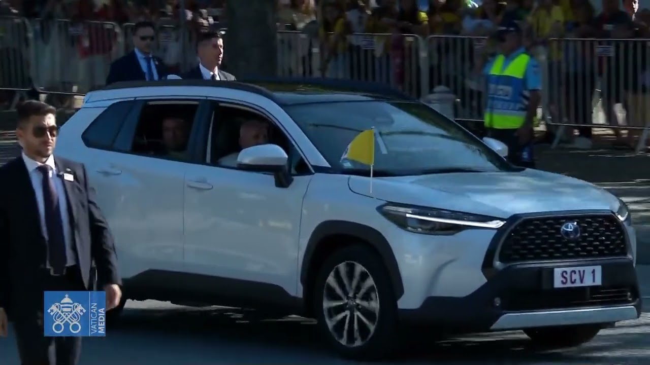 Pope Francis hearing Confessions of some young people at World Youth Day, Lisbon 4 August 2023 HD