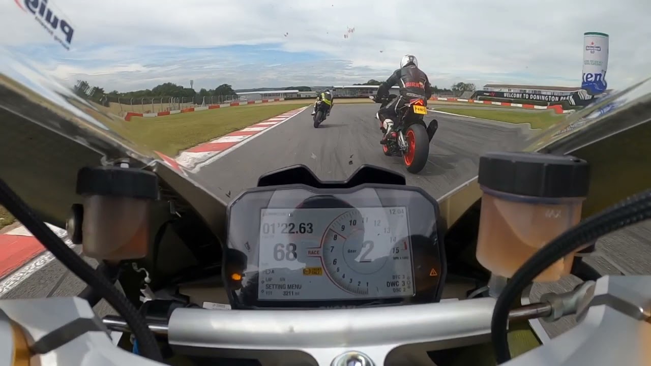Ducati Panigale v4s Vs Aprilia Tuono 1100 | Fast Group Track Day