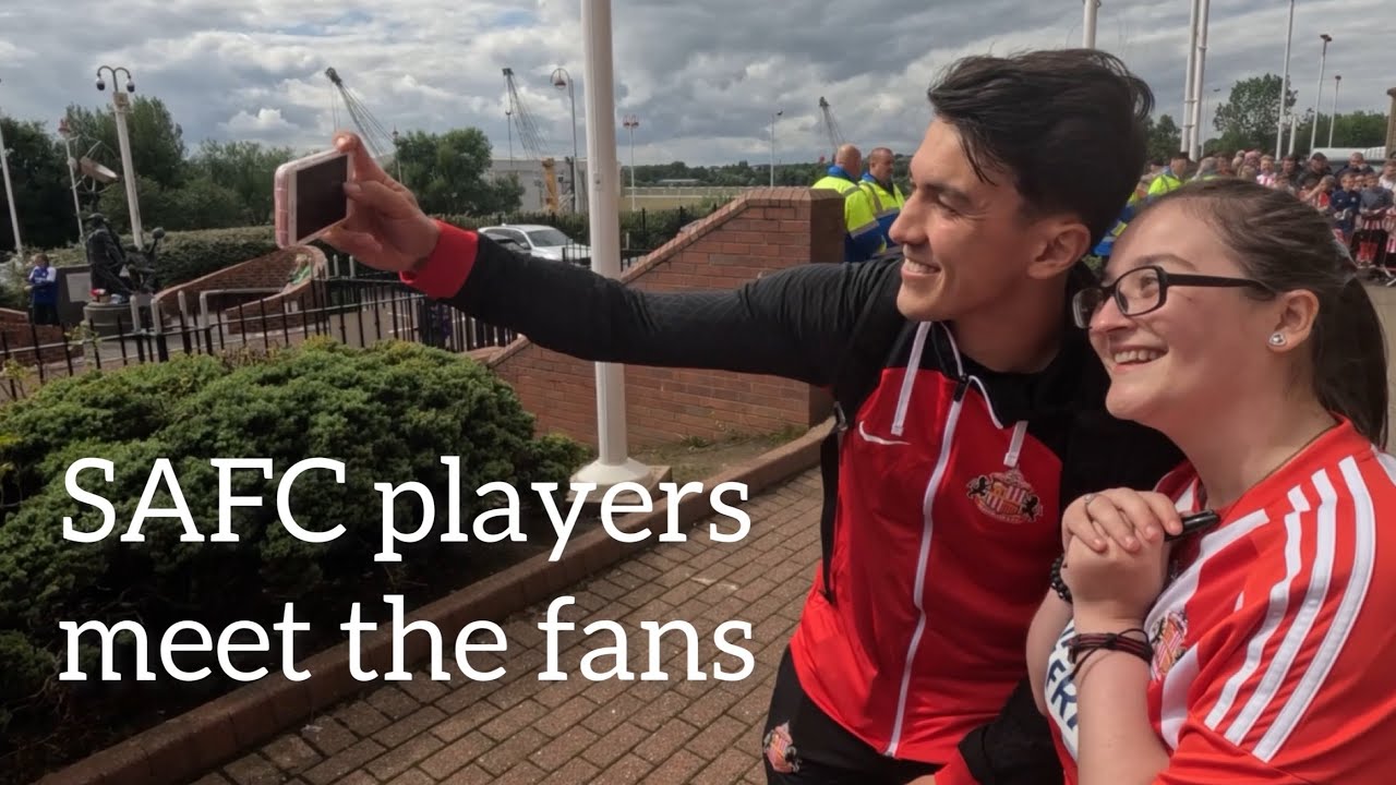 Luke O&rsquo;Nien & teammates meet the Sunderland fans before Ipswich game #efl #safc #sunderlandafc 🔴⚪️