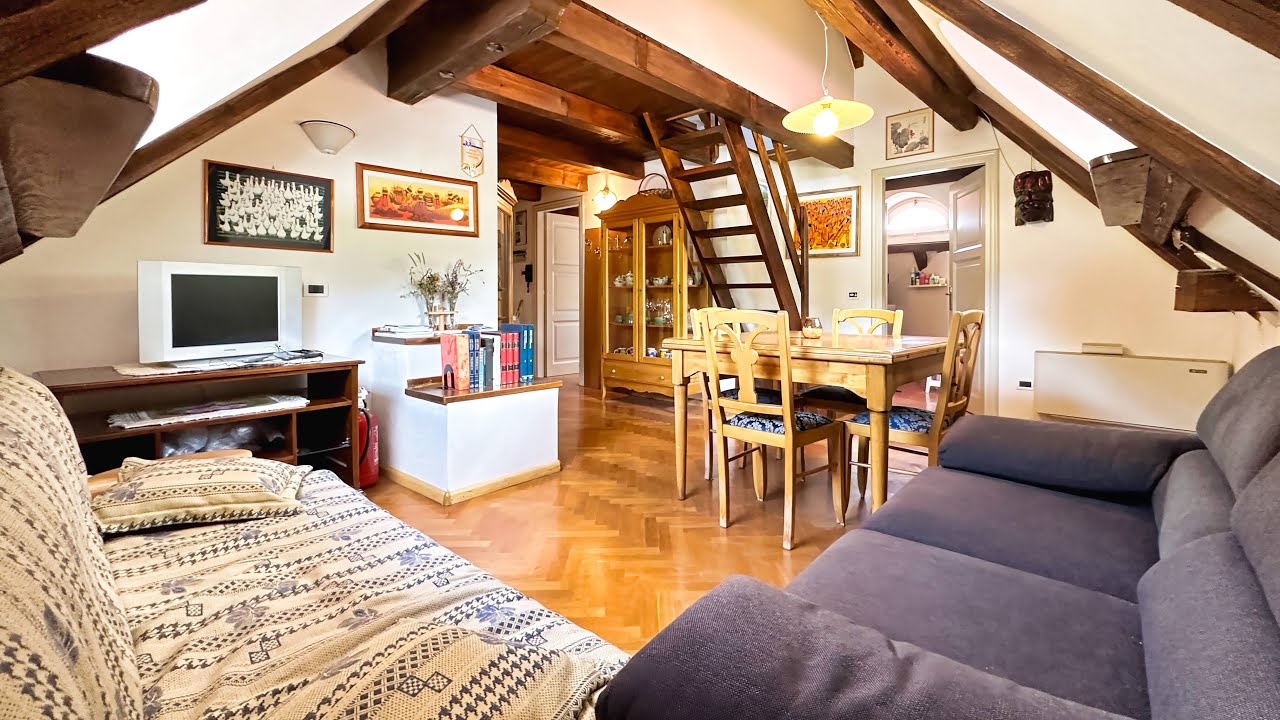 2½-Z-Mansarden-Wohnung mit Garage