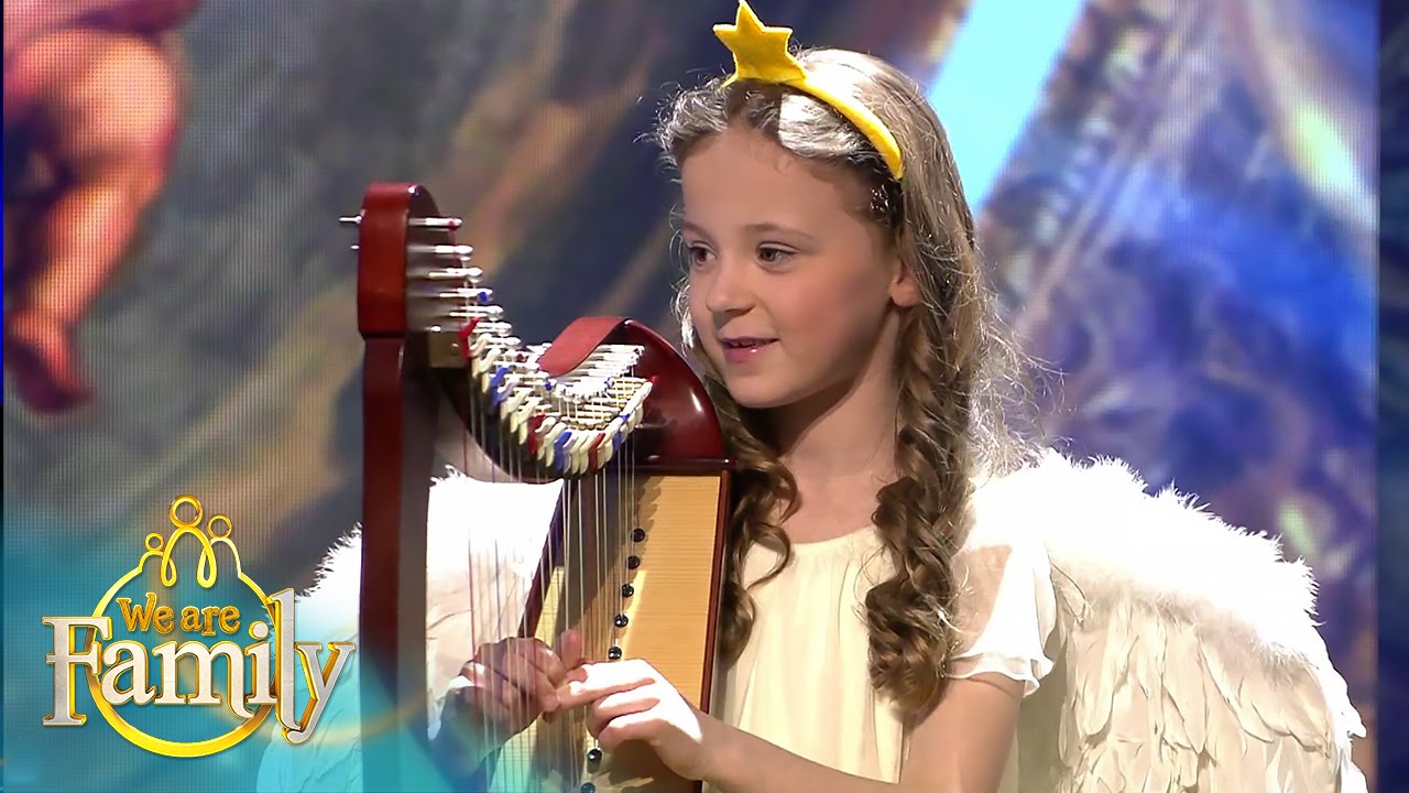 EXCLUSIEF: 6-jarige engel Vitalia bespeelt de harp | We Are Family 2015 | SBS6