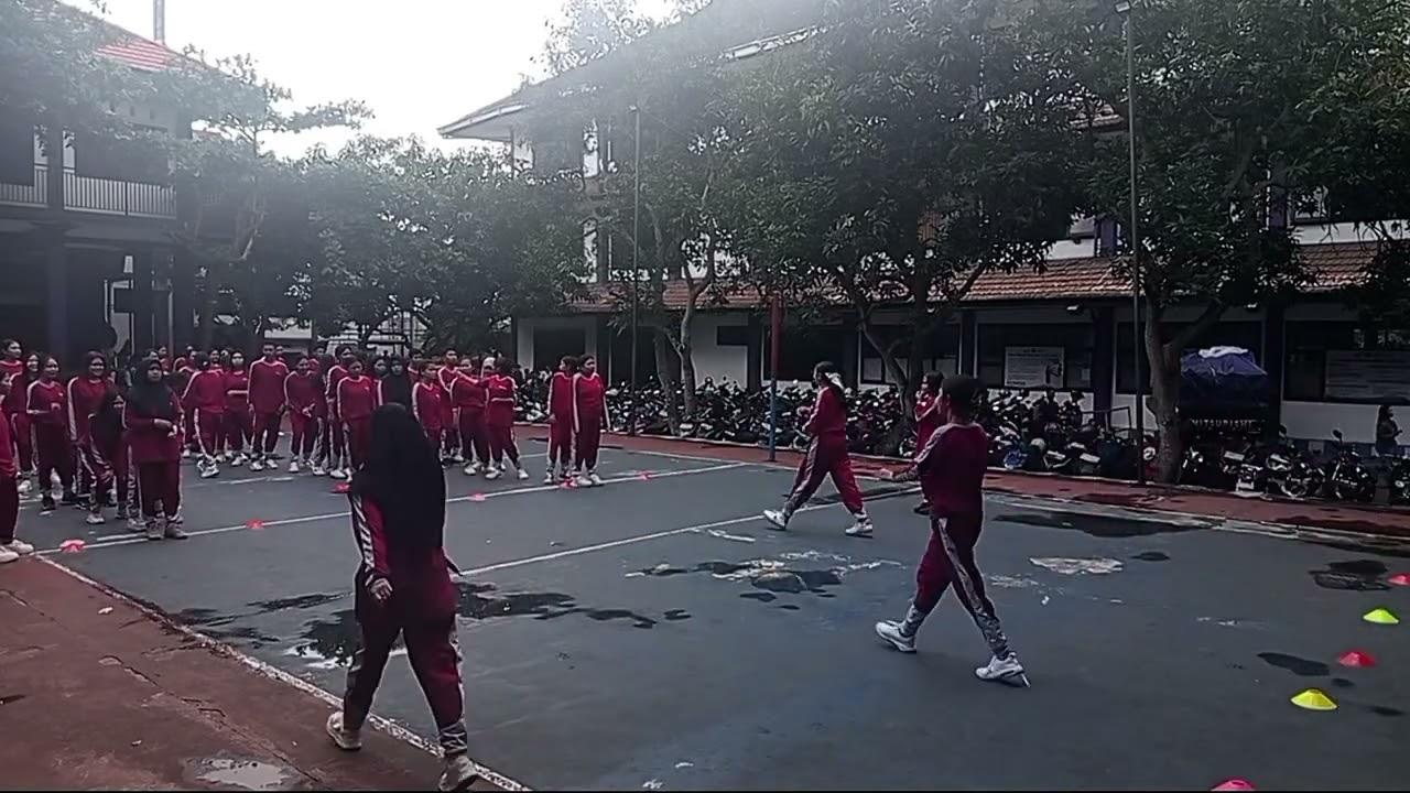  Innoensiana Yosaputri Dem(2024720100) Kelas C.PGSD UNITRI, praktik mengajar PJOK, UNITRI MALANG