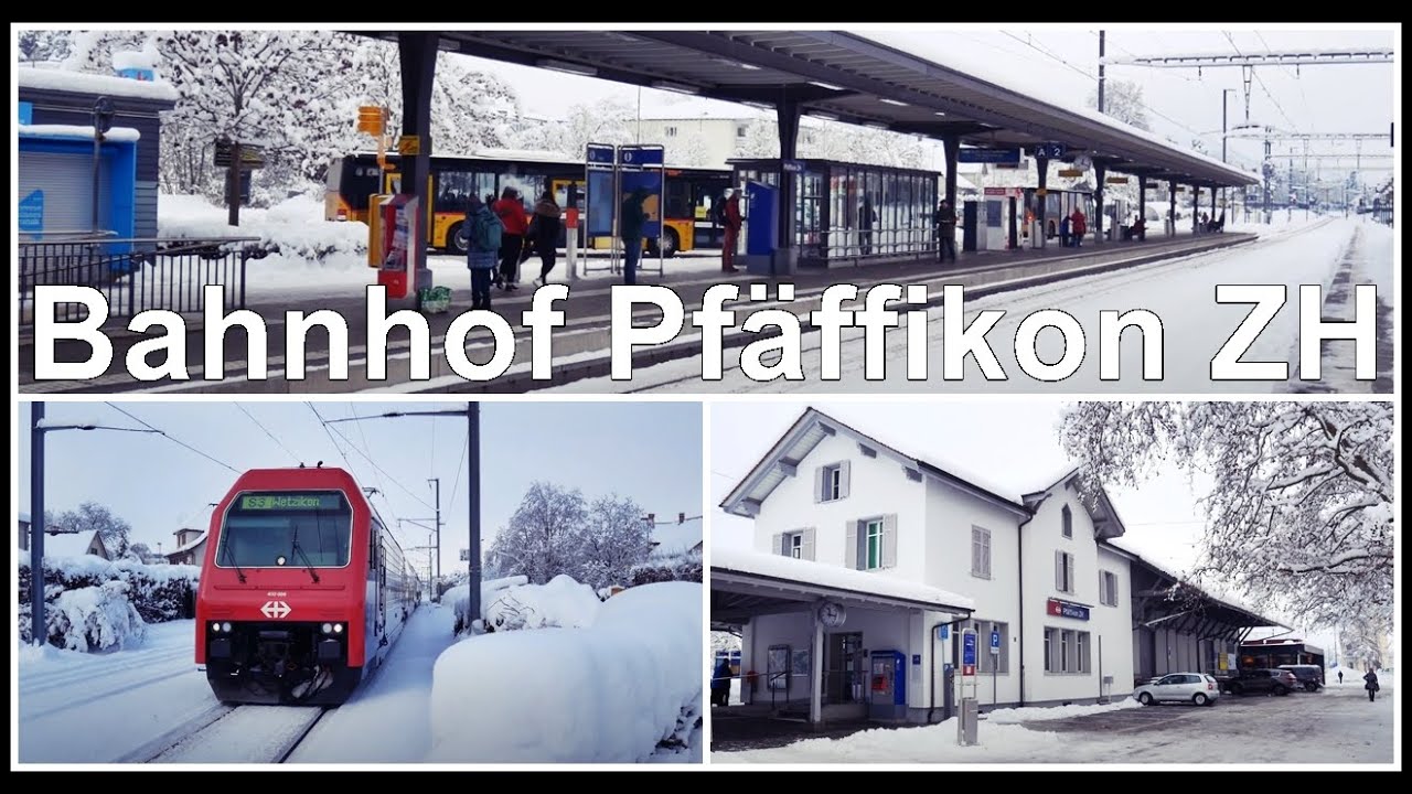 Viel Schnee, Züge und Postautos beim Bahnhof Pfäffikon ZH, Kanton Zürich, Schweiz 2021