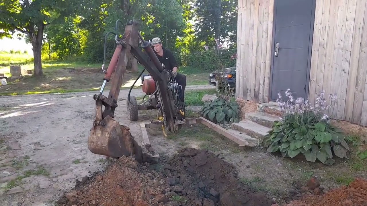 Очередная работа на самодельном мини экскаваторе.