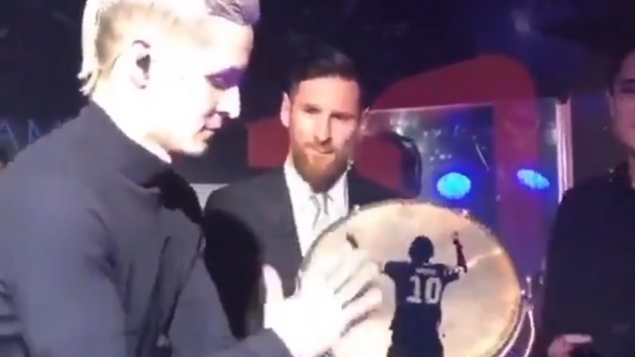 Lionel Messi forcibly enjoying music..😂😂 #Messi