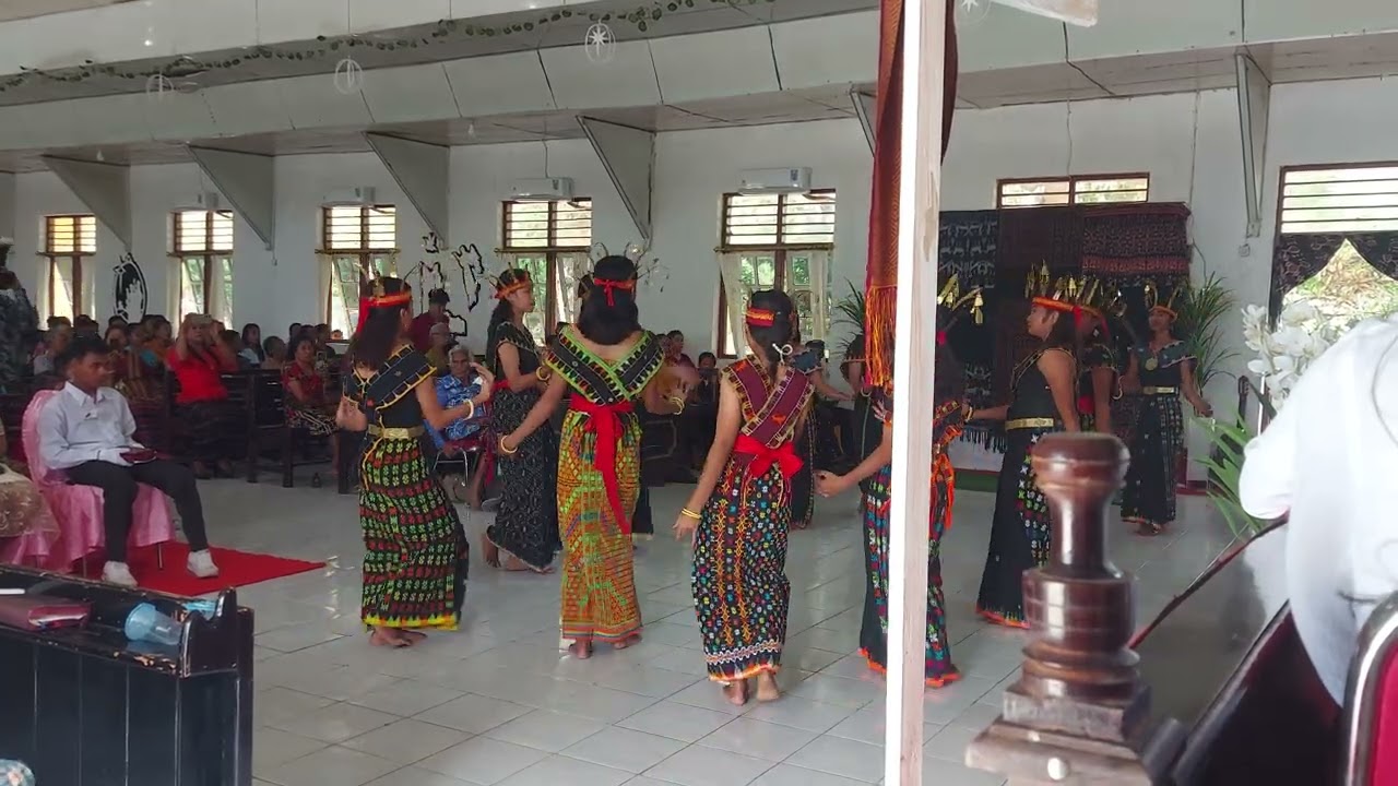Tarian Mengiringi Persembahan