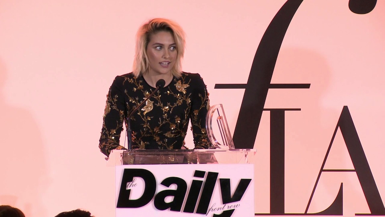 Paris Jackson daughter of MJ gives Acceptance Speech