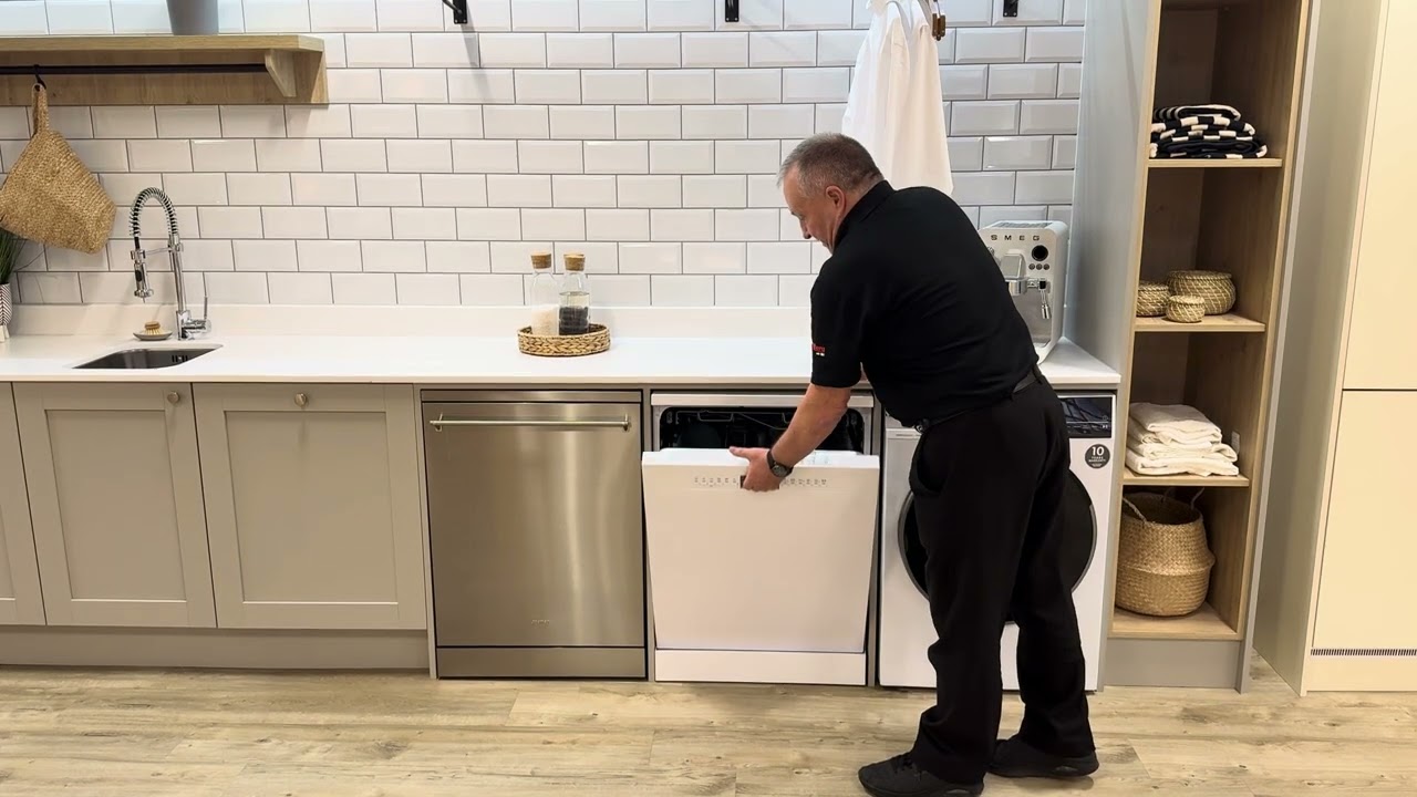 Smeg Dishwashers from Wellingtons Electrical