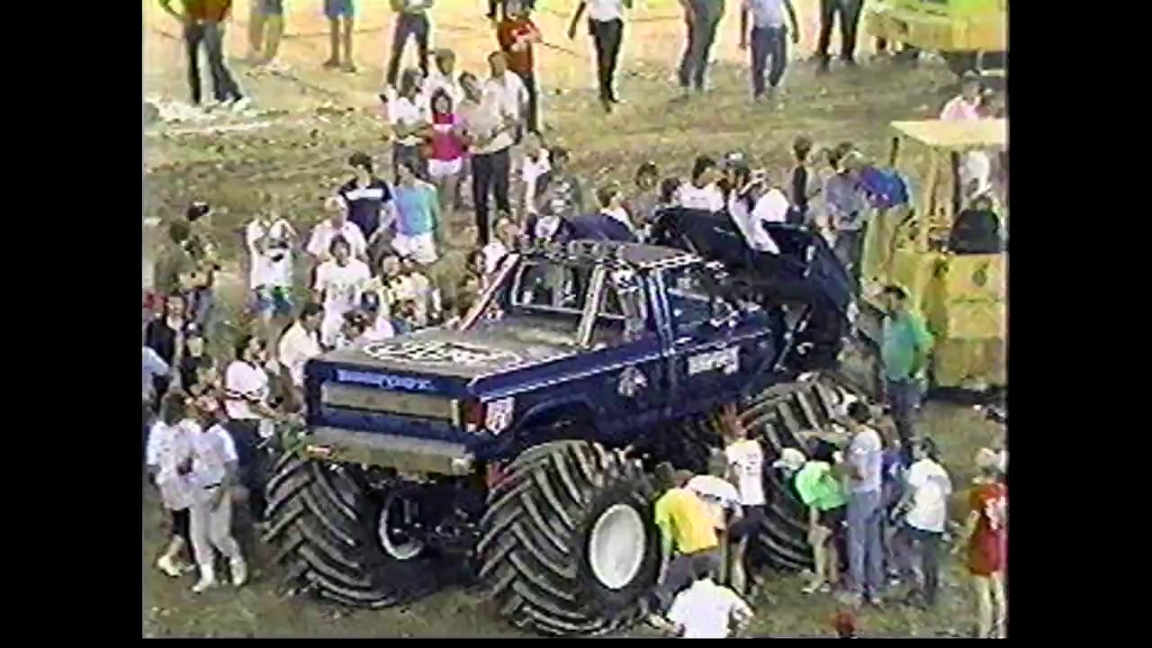 BIGFOOT, KING KONG III, HERCULES, BATTLE OF THE MONSTER TRUCKS! USHRA EVENT ESPN!