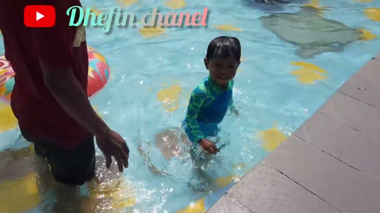 Brond Waterpark,Dhefin belajar berenang,bermain air dengan papahnya.