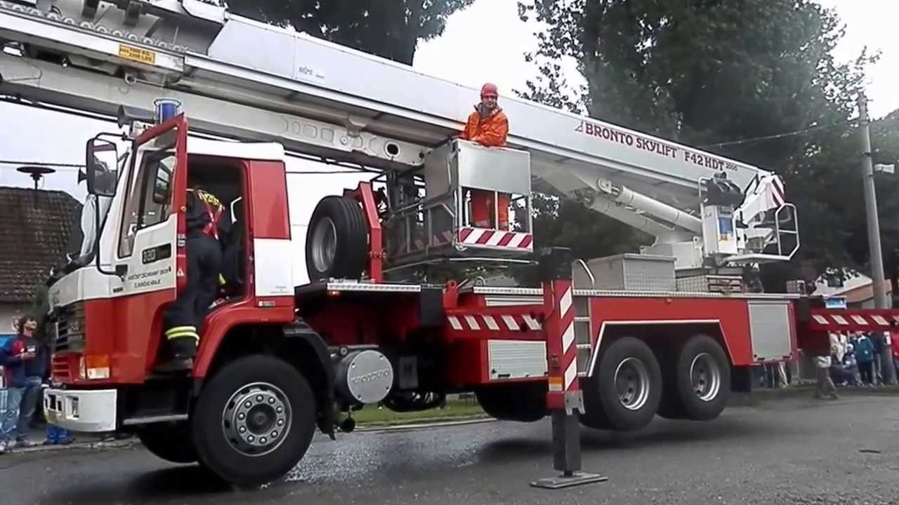 Plo&scaron;ina (Brontousarus) hasiči ze zl&iacute;na , uk&aacute;zka