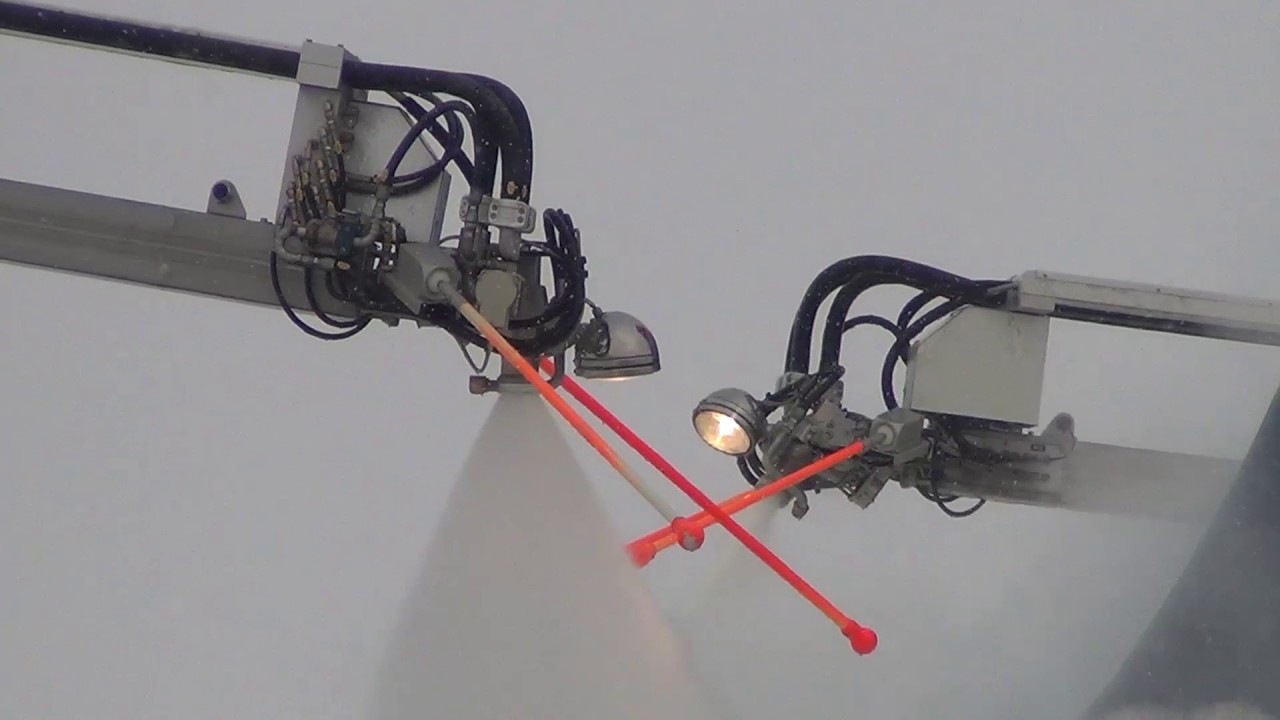 Airbus A319 and ATR-72 de-icing process