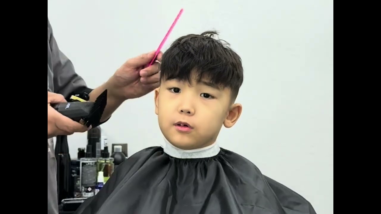 Детская стрижка 💇🏻‍♂️ много смешных моментов 🤣 