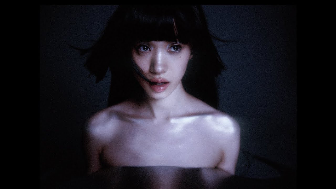 FiFi ZHANG - Chasing the Moon (feat. tomcbumpz) Visualizer