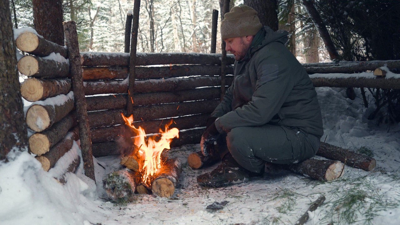 -20°C Alone in Extreme Frost, Building a Hut in the Snowy Forest
