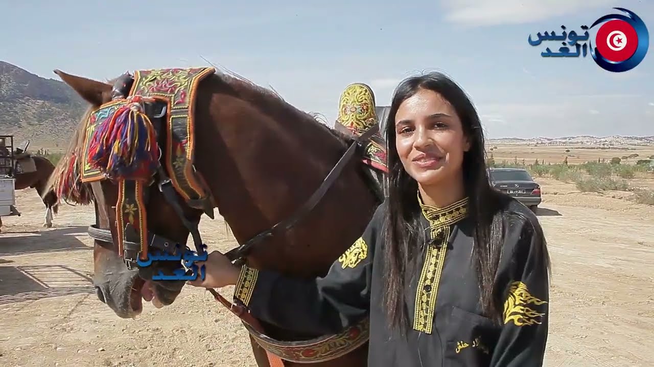 عرض مميز للفارسة هيبة عبد الاوي وسط جمهور غفير في زردة سيدي رابح ...