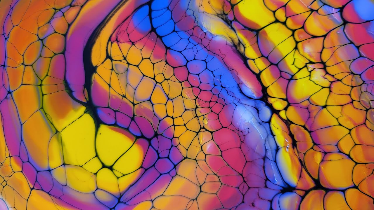 39 Friday with Friends - Gorgeous wandering ring pour and a radial swipe insp by @venomfluidart .