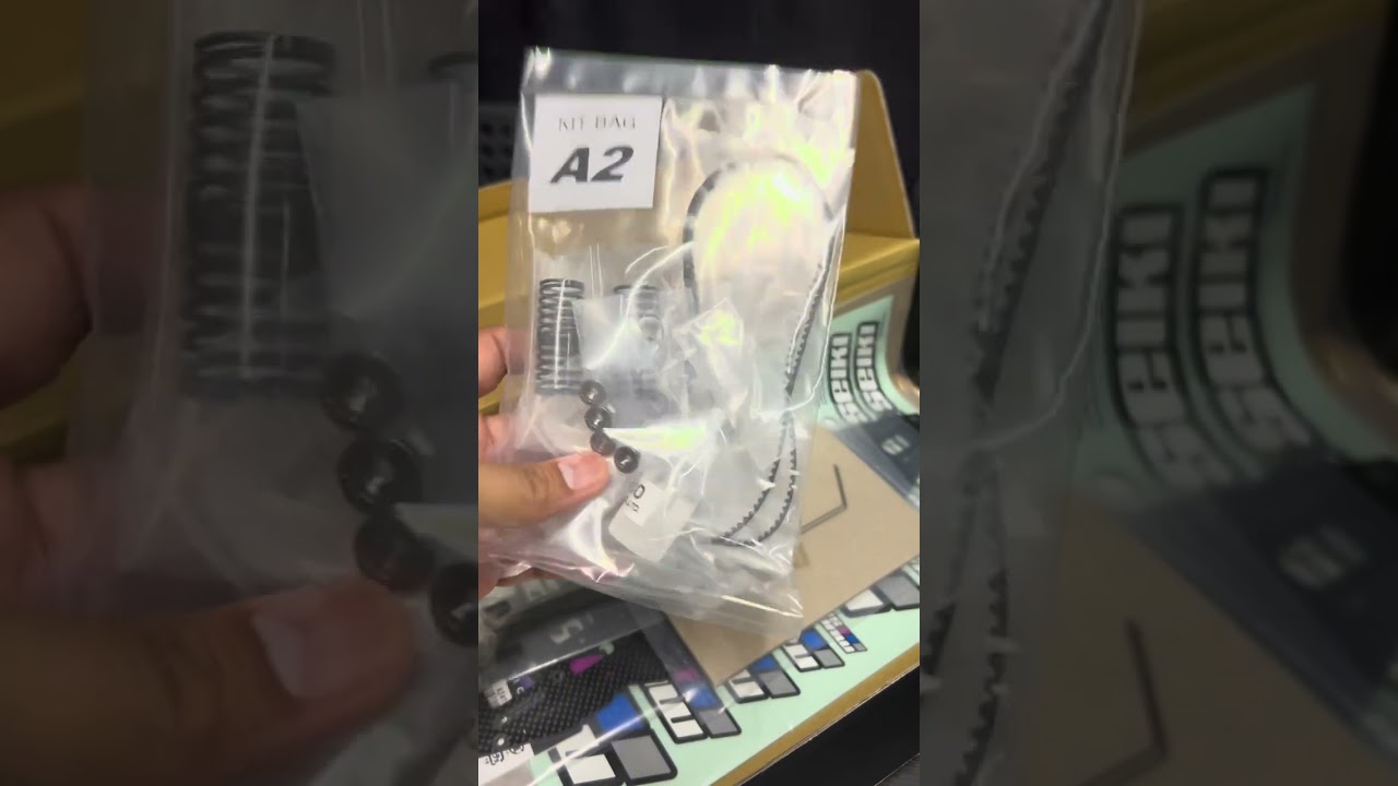 Mugen Seiki MTC2R 1/10 Electric Touring Car (unboxing)