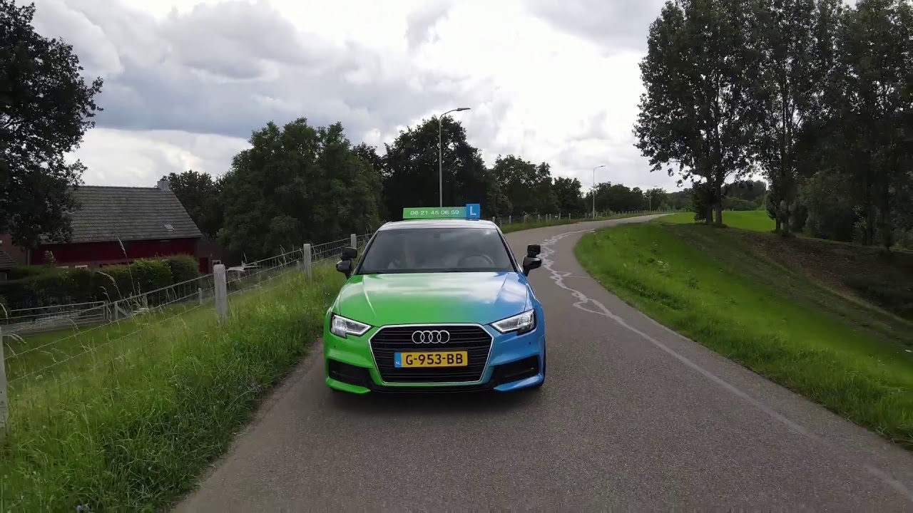Promo video lesauto - nieuw bestickerde lesauto - Rijschool Loeffen