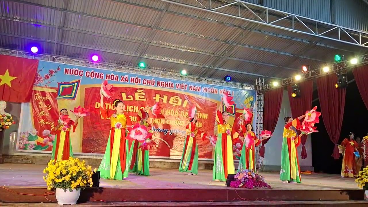 Đội múa diễn tại đền Truật , Nhã Nam xuân 2026