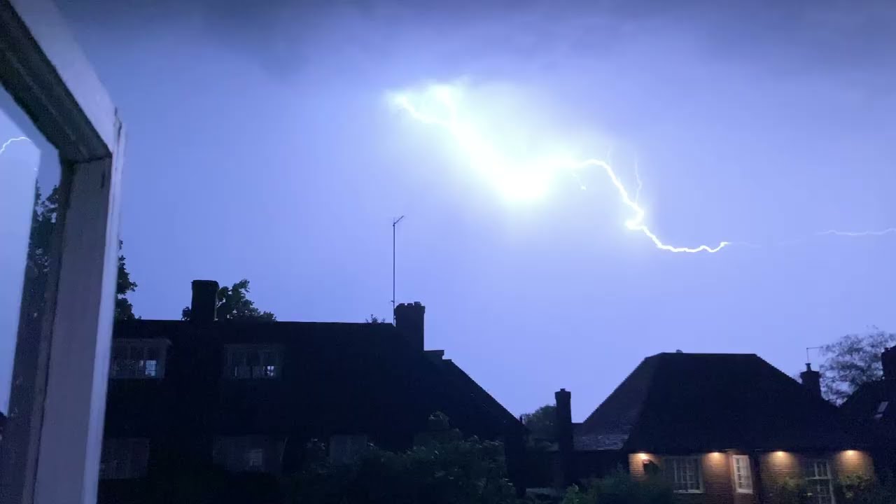 Intense thunderstorm - Lightning, torrential rain and loud thunder - June 23rd 2026 - London, UK