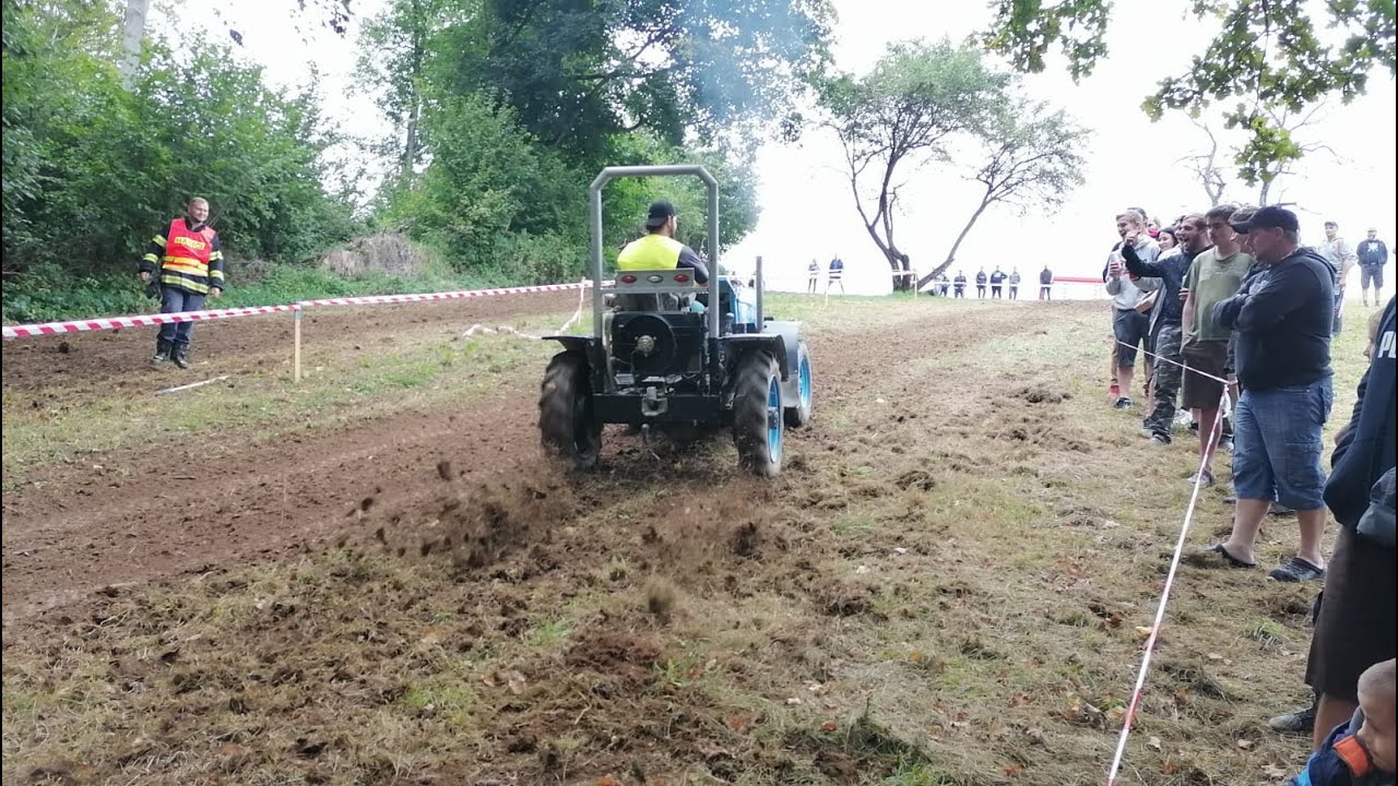 2021-09-18 I. ročník Traktoriády v Benešově nad Černou