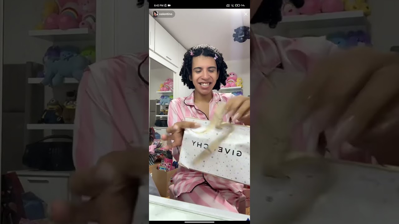 VALENTINO PALACIOS ABRIENDO SUS REGALOS / VALEFEST