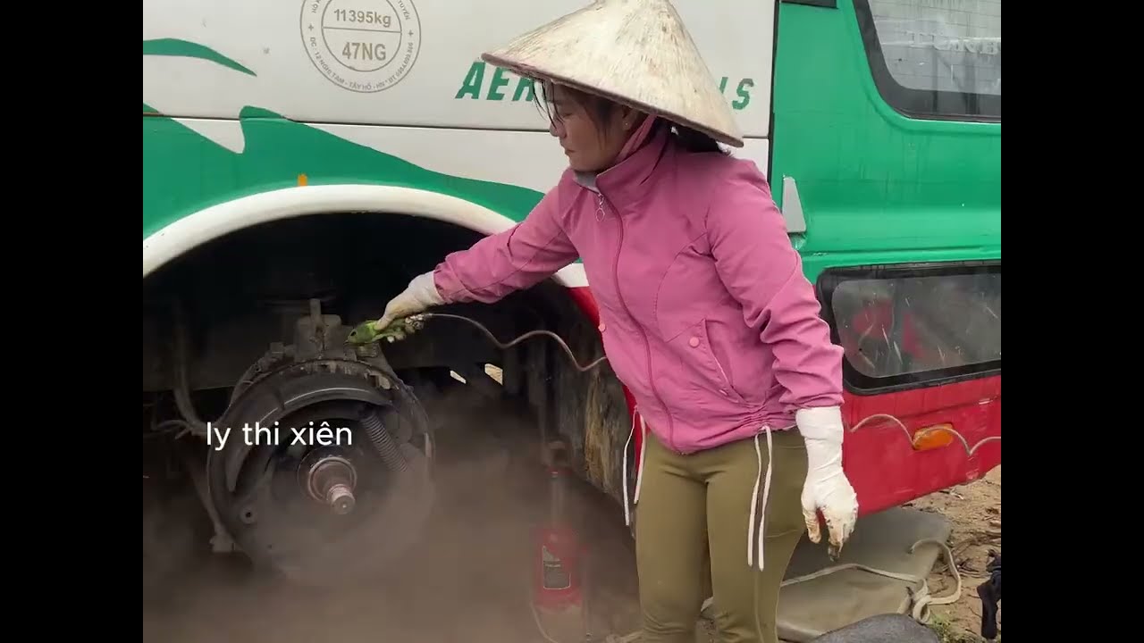 Repairing a bus tire all by himself. #CarRepair