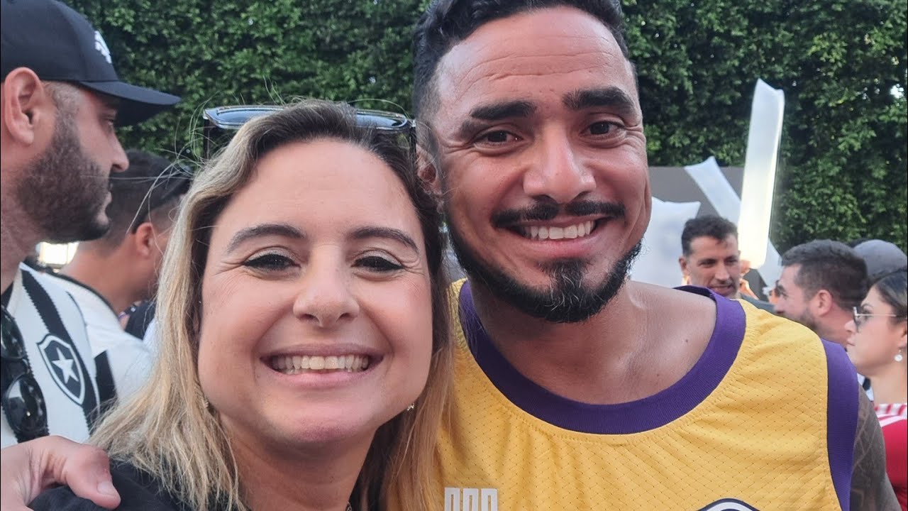 VENICE OU BOTAFOGO? TORCIDA TRANSFORMA BAIRRO DE LOS ANGELES EM PONTO DE ENCONTRO