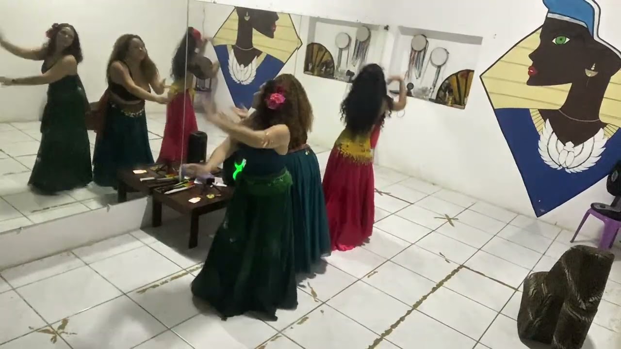 Parte 1 - Dança Cigana (Bia e Tais)