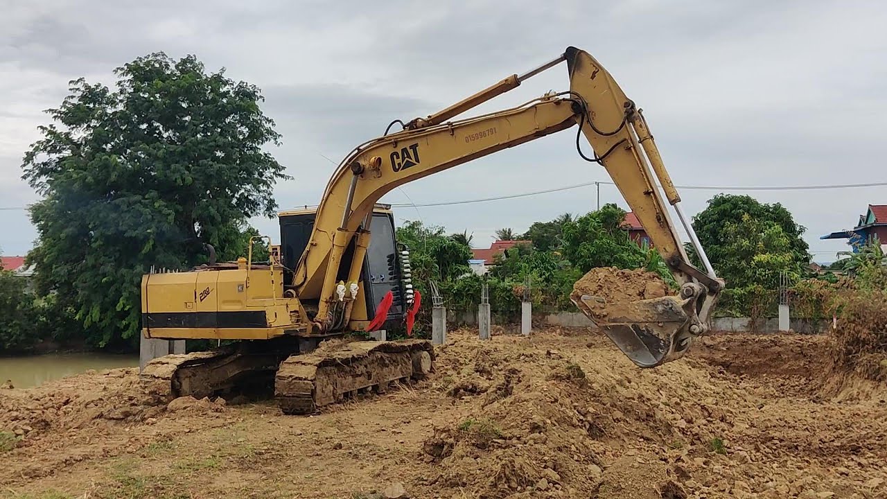 Excavator Digging Hard Ground | Real Earthmoving Work