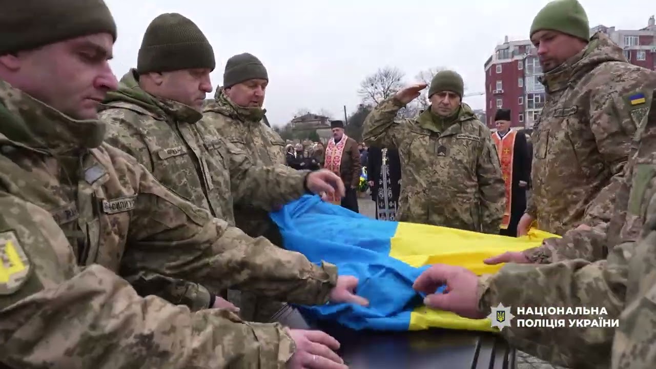 «На щиті» – у Львові прощались із поліцейським Євгеном Пилющаком, який загинув у бою