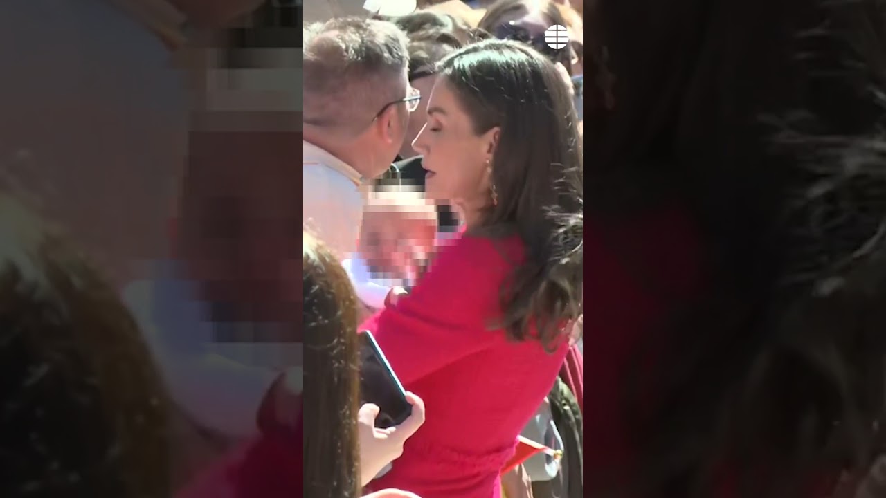 El tierno momento de la Reina Letizia sacando su lado más maternal en su visita a Jaén #Letizia