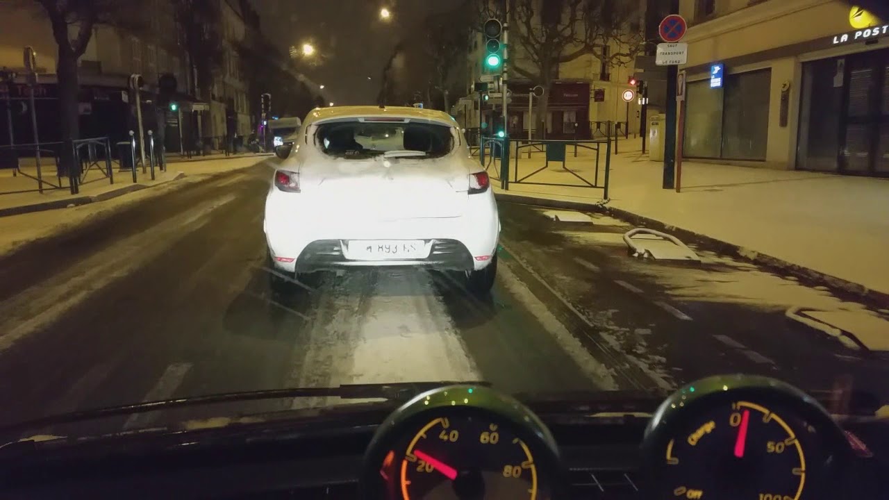 La Smart ED d'Éléctron libre sous la neige à Paris
