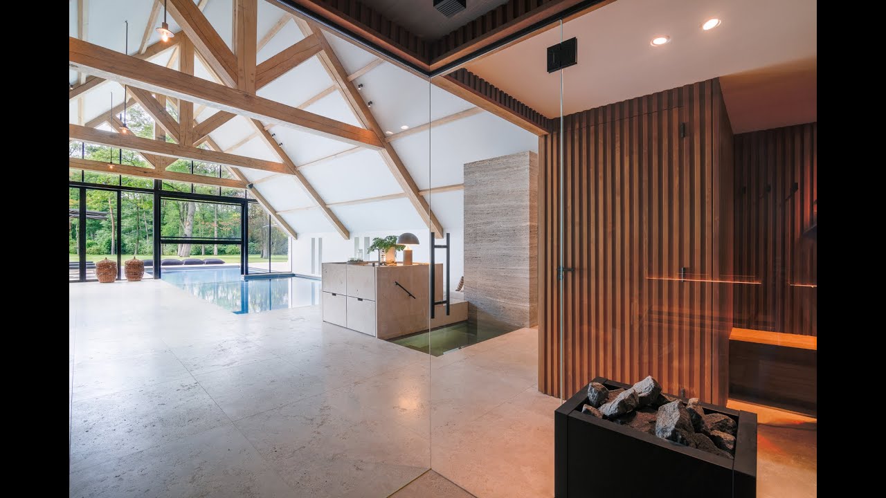 Maatwerk zwembad met luxe wellness | VSB Wellness #luxuryhome #wellnessgarden #wellness #sauna #pool
