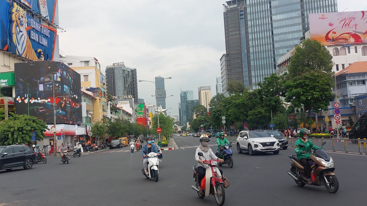 Wednesday Afternoon, Saigon Centre, HCMC, Vietnam 