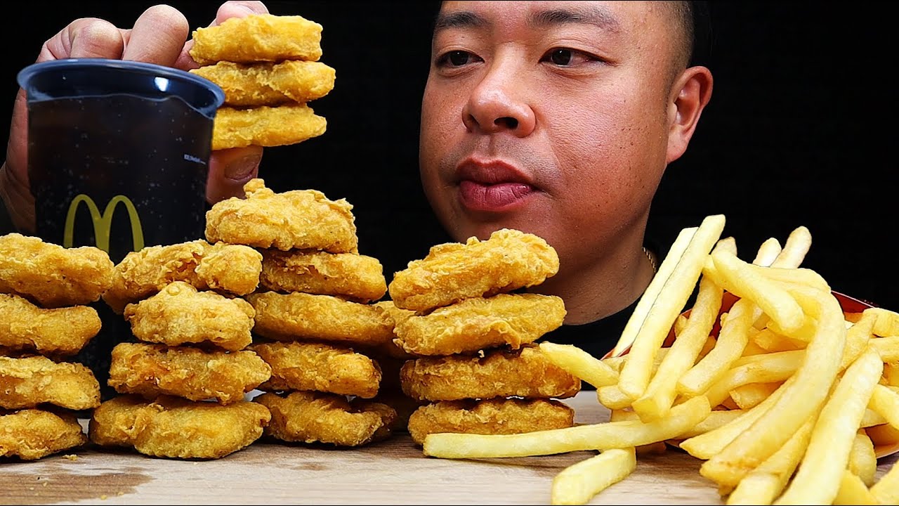 MCDONALDS CHICKEN NUGGETS WITH POPEYES SWEET HEAT SAUCE