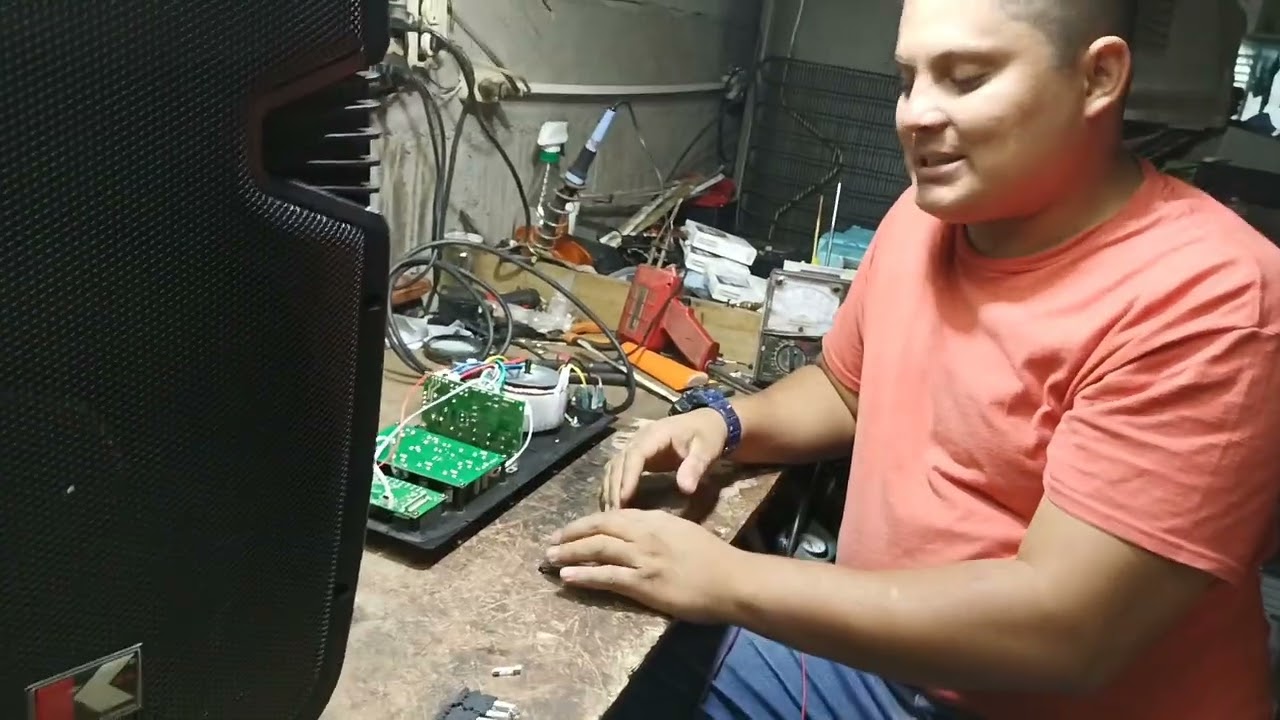 Reparacion de amplificador quema el fusible estilo (reproductor)