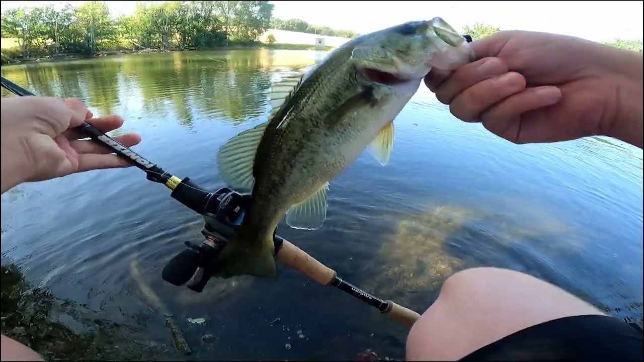 JE PÊCHE LE BASS AVEC MON PÈRE !!!