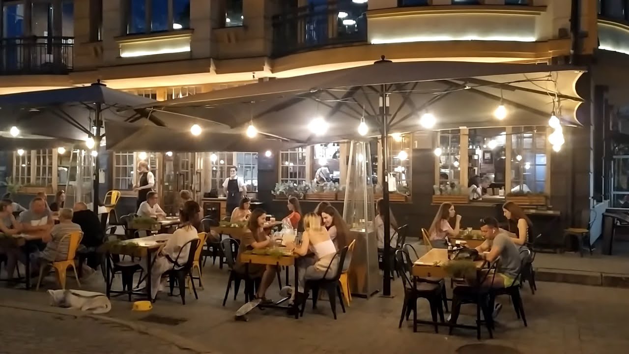 Вечірня прогулянка центром Івано-Франківська 13 липня 2021 р.