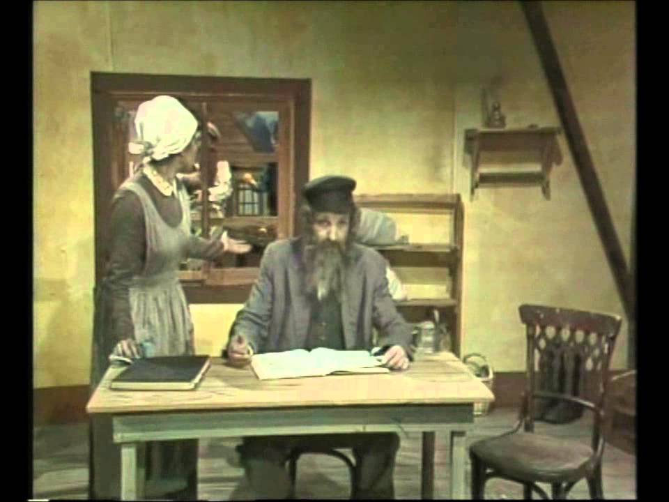 שלוש, ארבע, חמש וחצי - העושה נפלאות